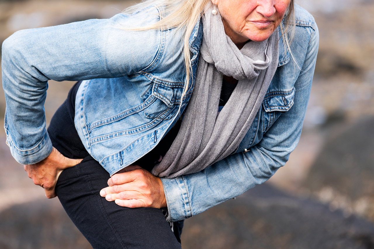 Do you have hip pain? Bursitis is a common hip injury that can cause discomfort. Here’s how to prevent and treat hip bursitis.